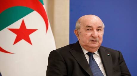 تبون يهنئ منتخب الجزائر