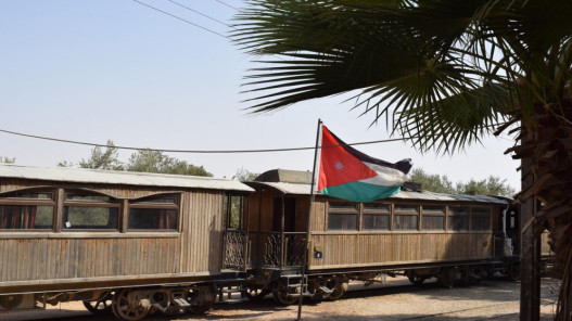 صورة حول : القطامين يدشن قاطرة بعد توقفها أربعين عام القطامين يدشن قاطرة بعد توقفها أربعين عام