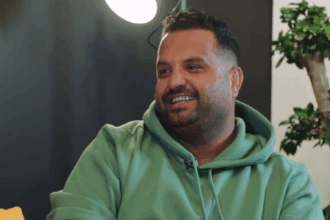 الناشط أبو ربعية يلاحق كلبا: مشان الله عضني