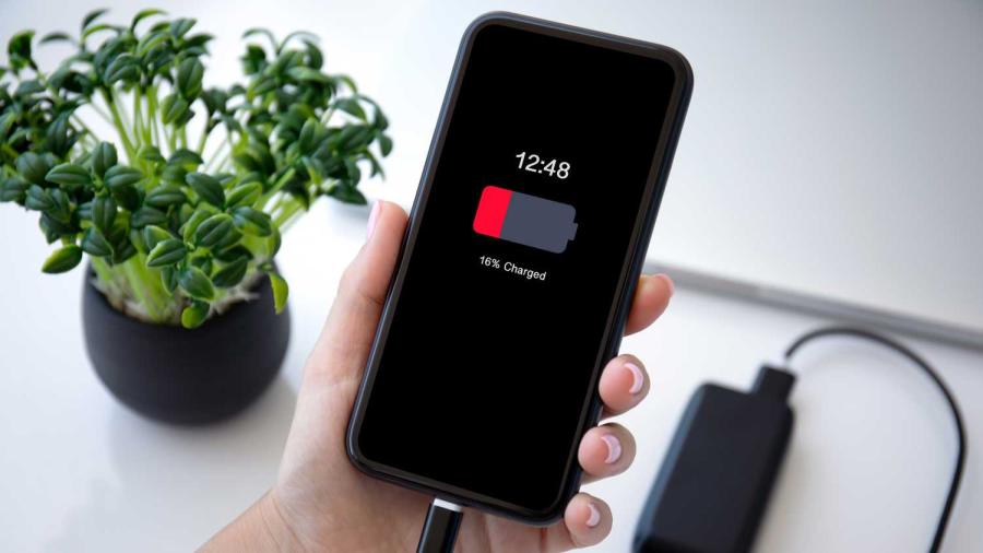 كيف تدمر بطارية هاتفك بثلاث خطوات… احذر