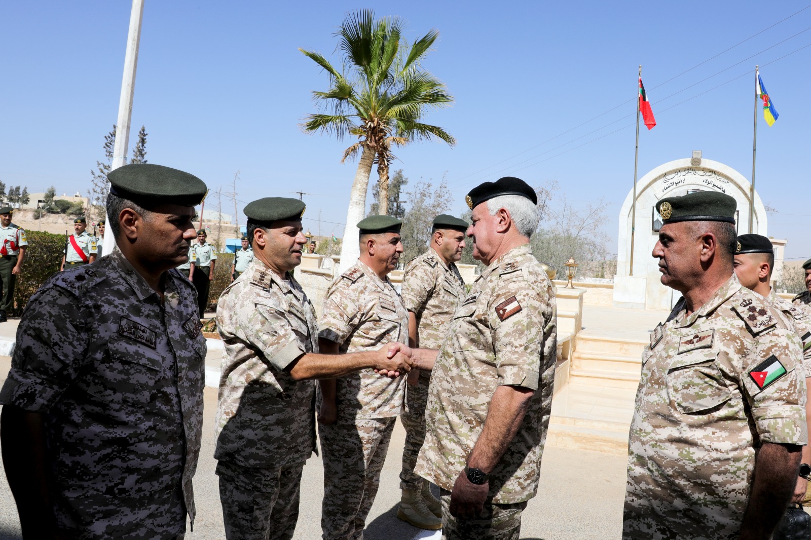 الحنيطي يزور عددا من تشكيلات القوات المسلحة