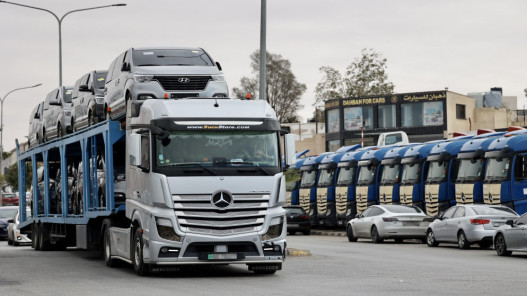 صورة حول : أكثر من 17 ألف مركبة دخلت للسوق المحلي خلال 22 يوما من المنطقة الحرة الزرقاء أكثر من 17 ألف مركبة دخلت للسوق المحلي خلال 22 يوما من المنطقة الحرة الزرقاء