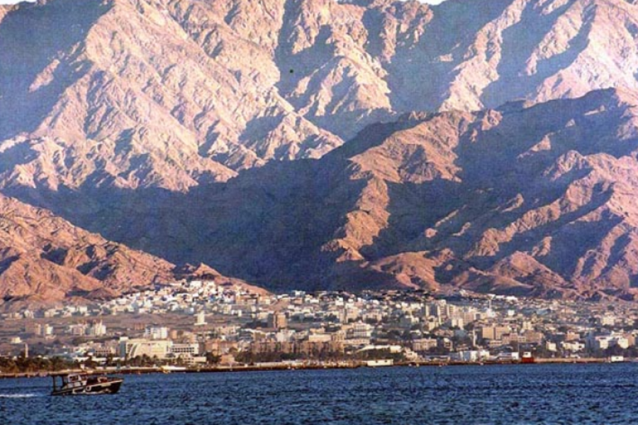 صورة حول : صخور بالعقبة تكشف عن تاريخ يعود لملايين السنين صخور بالعقبة تكشف عن تاريخ يعود لملايين السنين