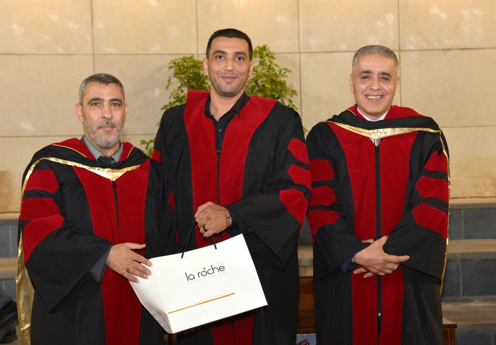 صورة حول : مركز التعليم المستمر في جامعة البترا يحتفل بتخريج الفوج الثاني عشر من الدبلومات التدريبية مركز التعليم المستمر في جامعة البترا يحتفل بتخريج الفوج الثاني عشر من الدبلومات التدريبية