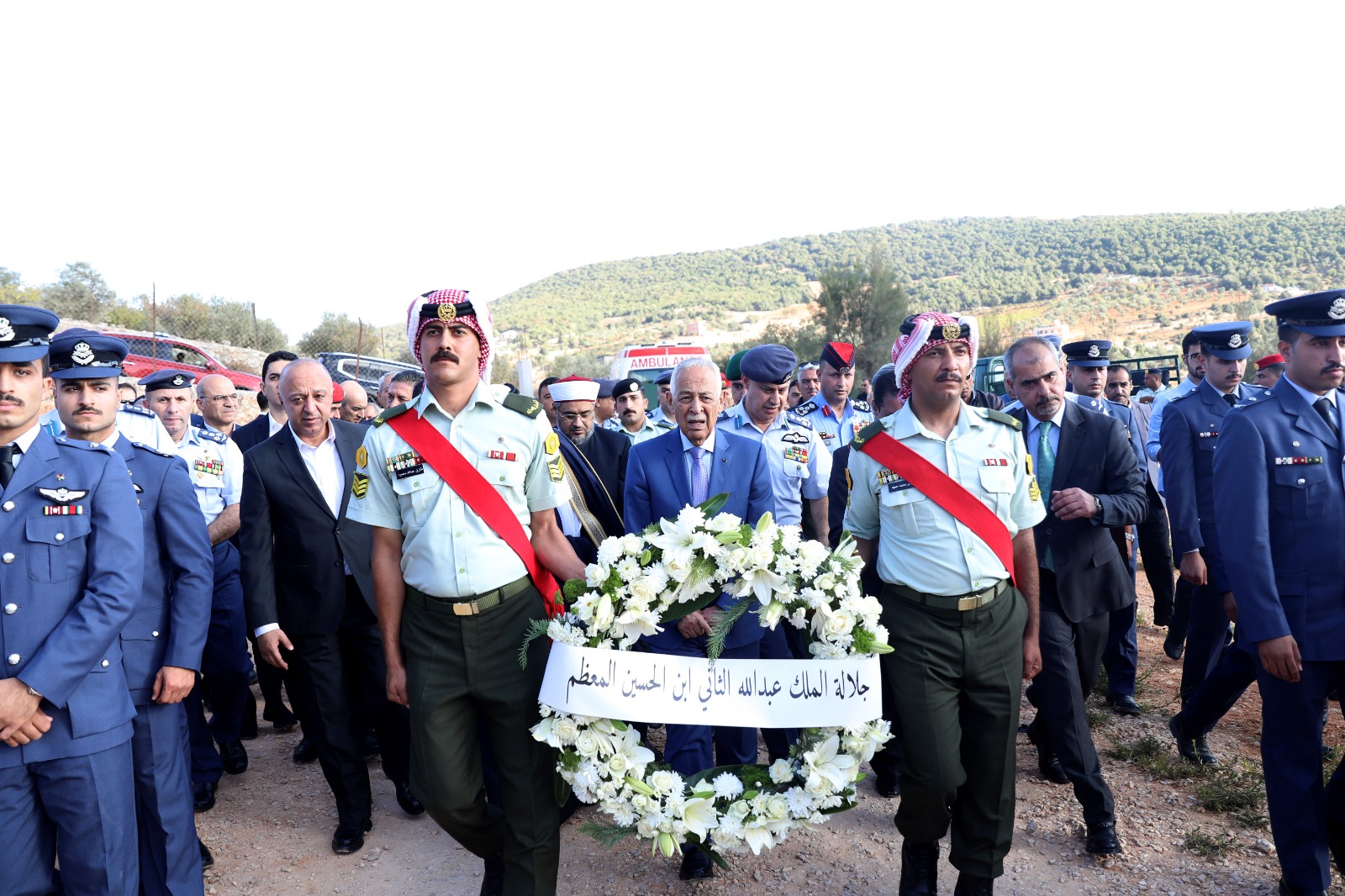 صورة حول : مندوبًا عن الملك وولي العهد… العيسوي يشارك في تشييع جثمان قائد سلاح الجو الأسبق اللواء القضاة مندوبًا عن الملك وولي العهد… العيسوي يشارك في تشييع جثمان قائد سلاح الجو الأسبق اللواء القضاة