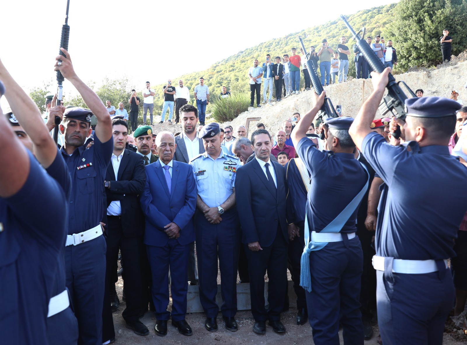 مندوبًا عن الملك وولي العهد… العيسوي يشارك في تشييع جثمان قائد سلاح الجو الأسبق اللواء القضاة