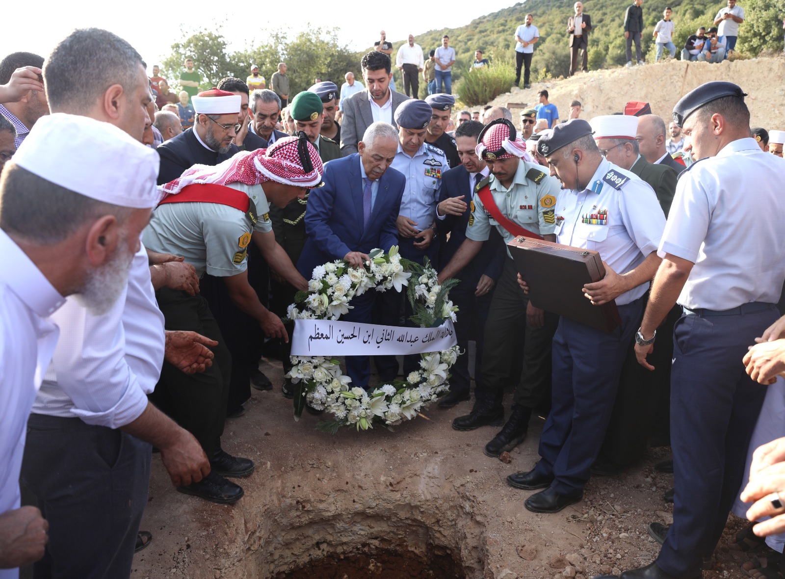 مندوبًا عن الملك وولي العهد… العيسوي يشارك في تشييع جثمان قائد سلاح الجو الأسبق اللواء القضاة