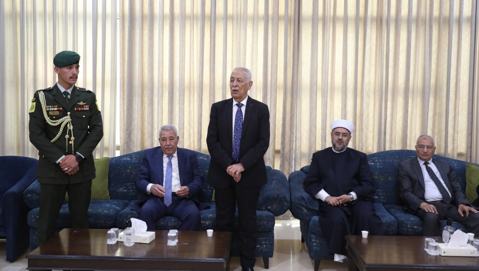 مندوبا عن الملك وولي العهد. العيسوي يعزي النوافعة ورمضان وإسعيفان والموصلي