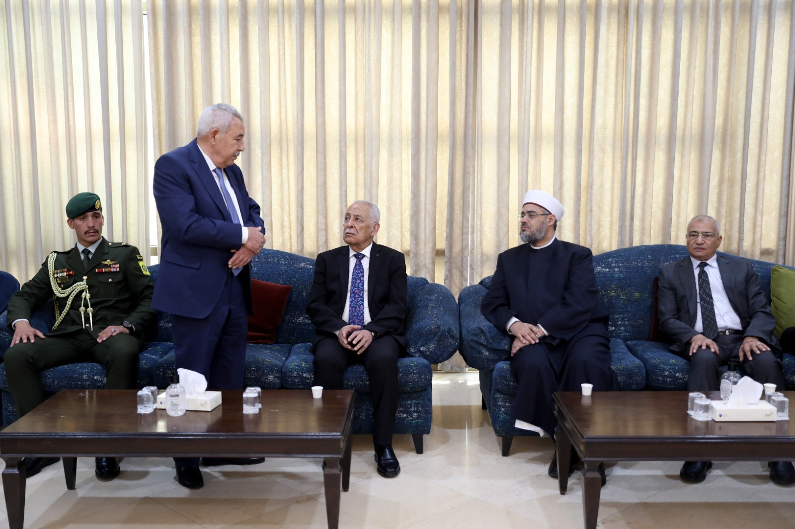 مندوبا عن الملك وولي العهد. العيسوي يعزي النوافعة ورمضان وإسعيفان والموصلي