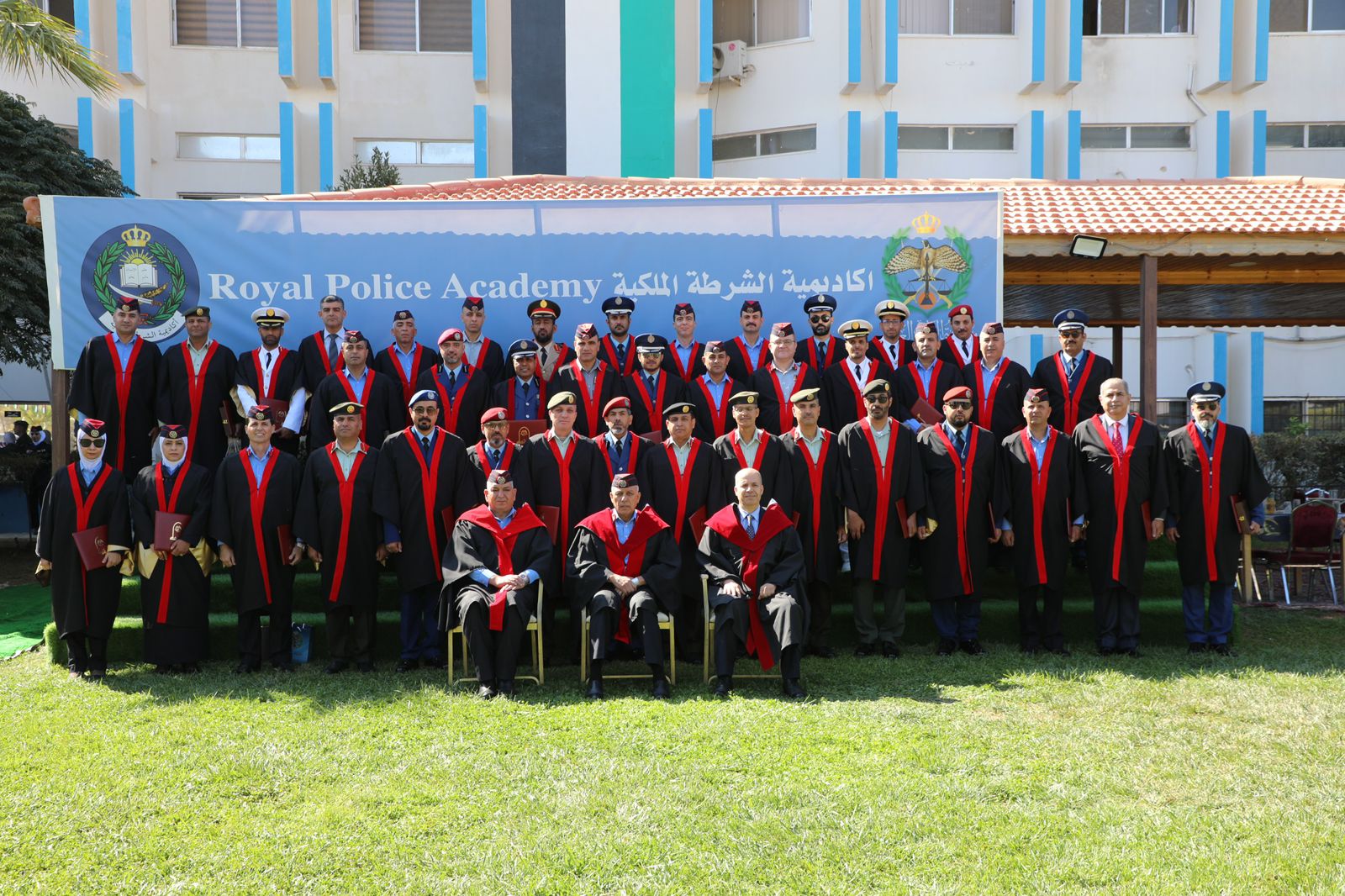اللواء المعايطة يرعى حفل تخريج الفوج العشرين من طلبة الماجستير في أكاديمية الشرطة الملكية