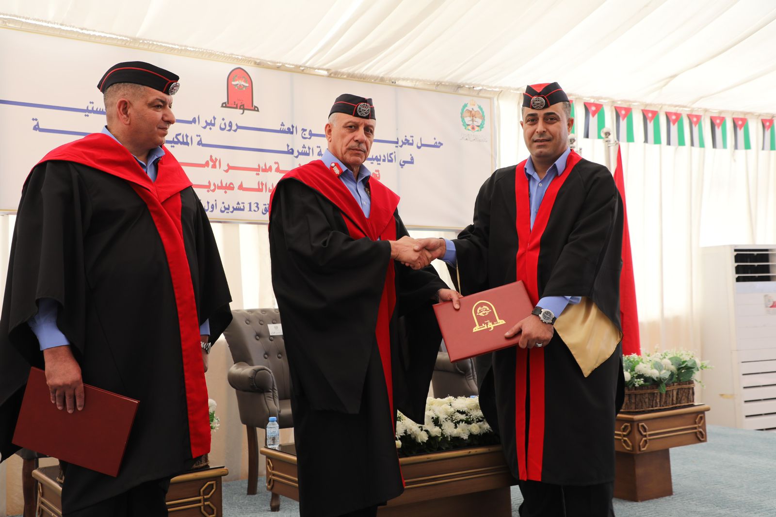 اللواء المعايطة يرعى حفل تخريج الفوج العشرين من طلبة الماجستير في أكاديمية الشرطة الملكية