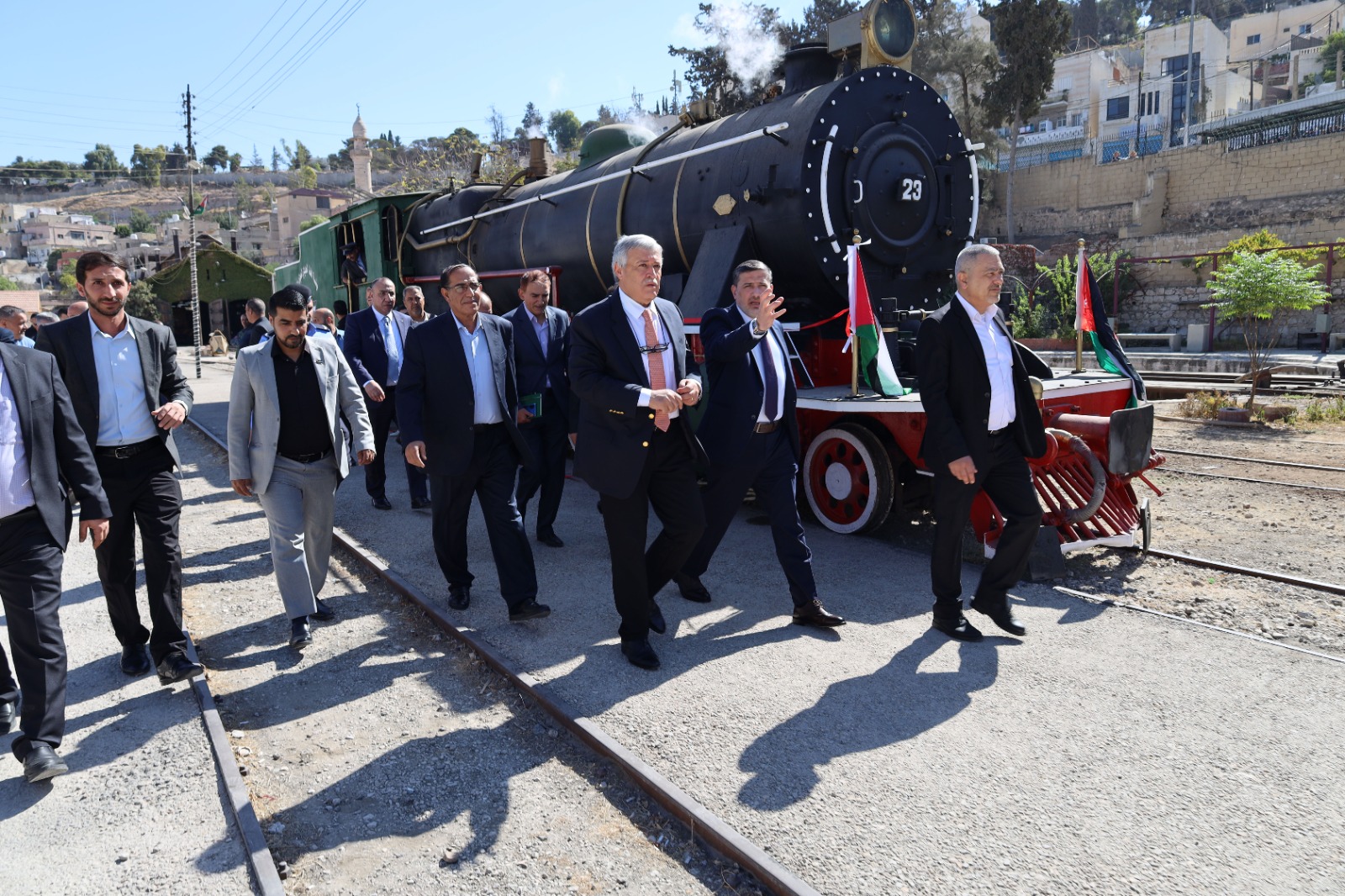 وزير النقل يزور مؤسسة الخط الحديدي الحجازي