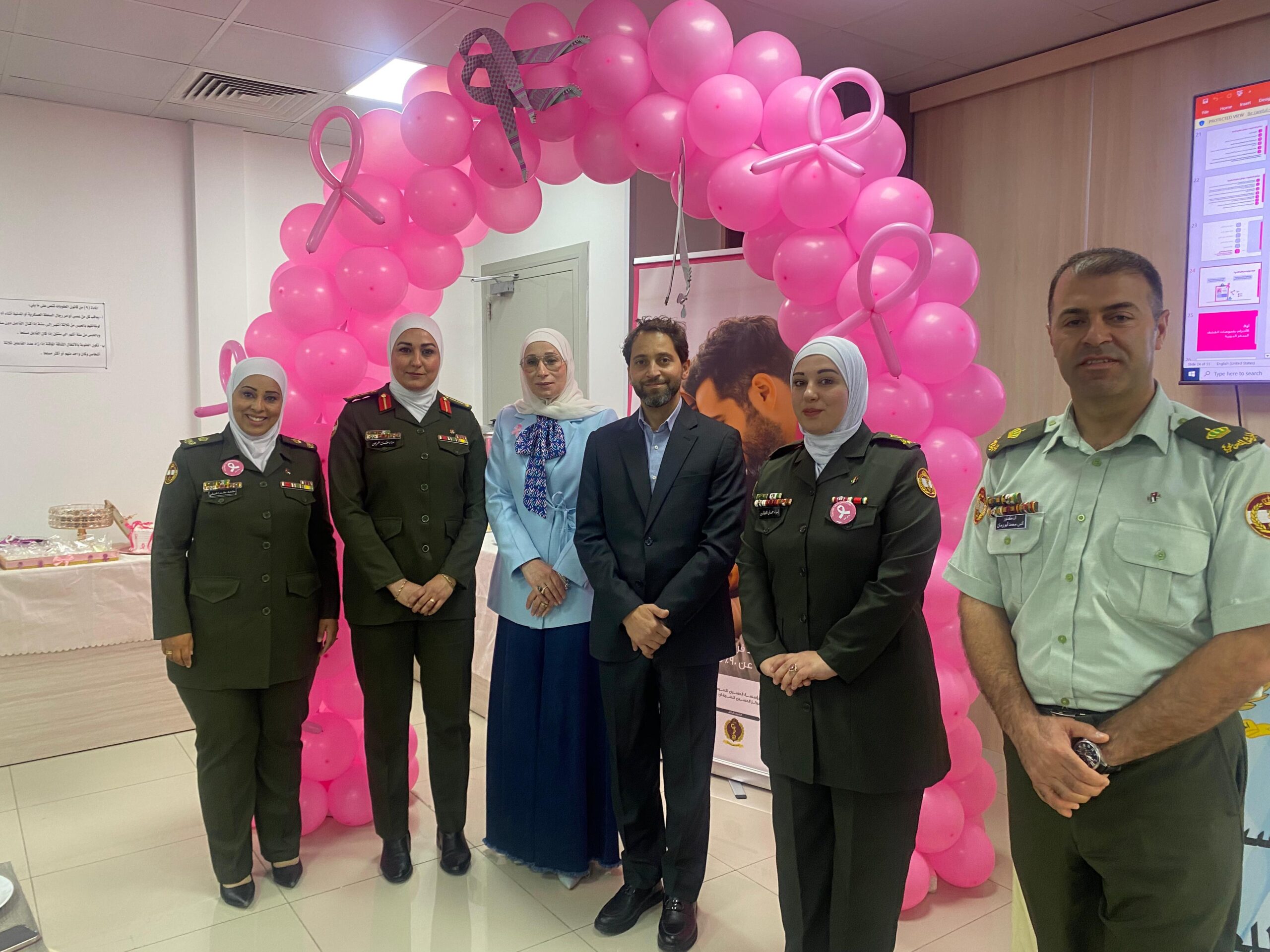 مؤسسة حرير للتنمية المجتمعية تشارك في تنظيم فعالية توعوية في مستشفى اللطرون العسكري بمناسبة شهر التوعية بسرطان الثدي