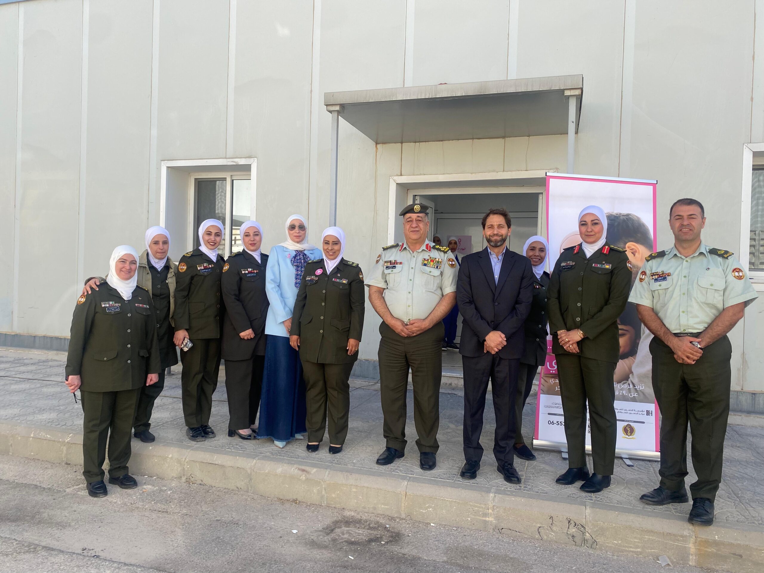 مؤسسة حرير للتنمية المجتمعية تشارك في تنظيم فعالية توعوية في مستشفى اللطرون العسكري بمناسبة شهر التوعية بسرطان الثدي