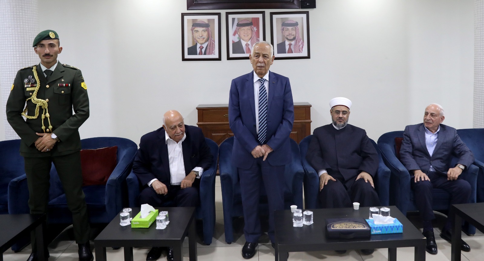 مندوبا عن الملك وولي العهد. العيسوي يعزي عشيرتي أبو الغنم والمبيضين والجندي