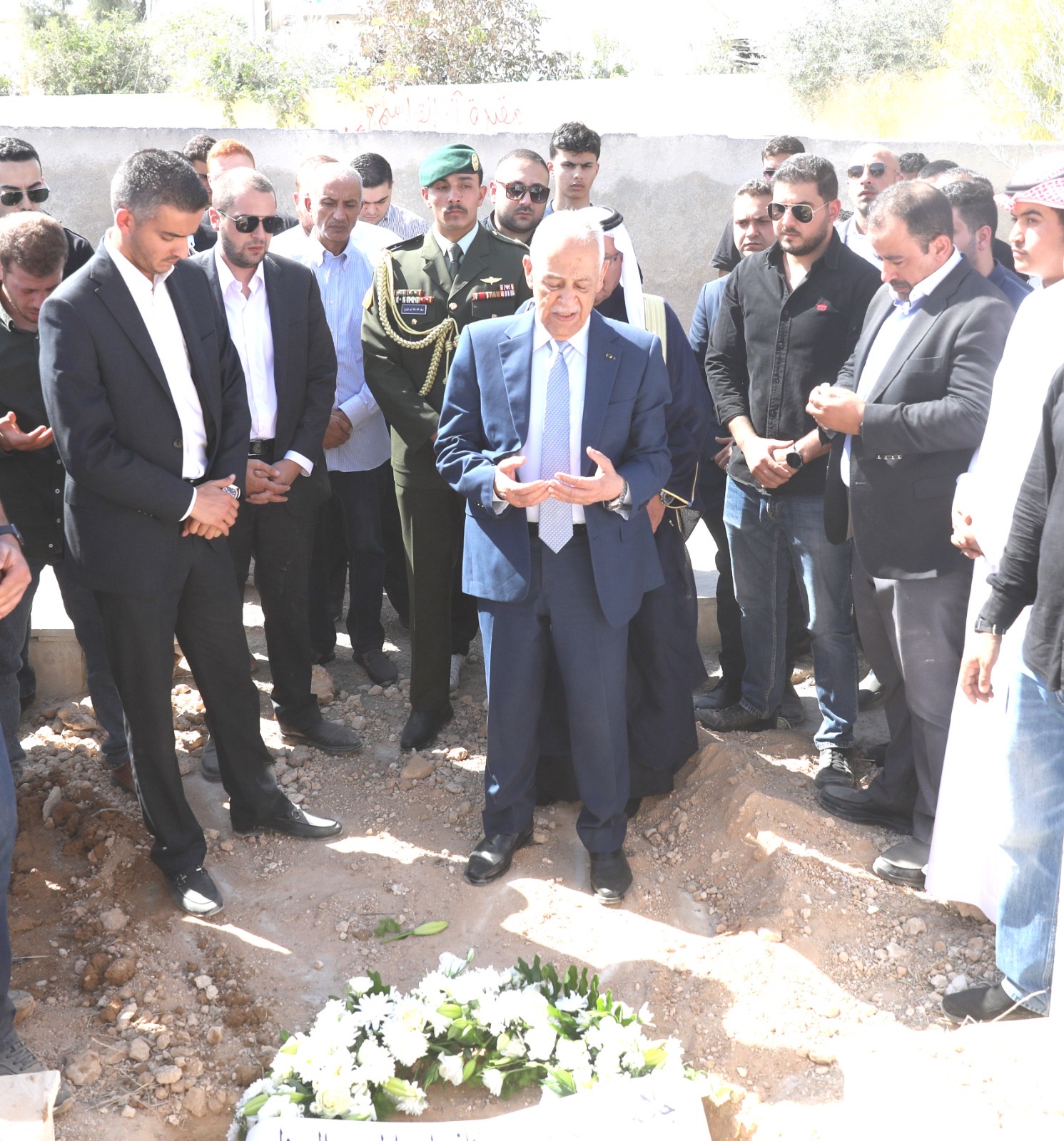 *مندوبًا عن الملك وولي العهد.. العيسوي يشارك في تشييع جثمان الشاب فواز أبو تايه*