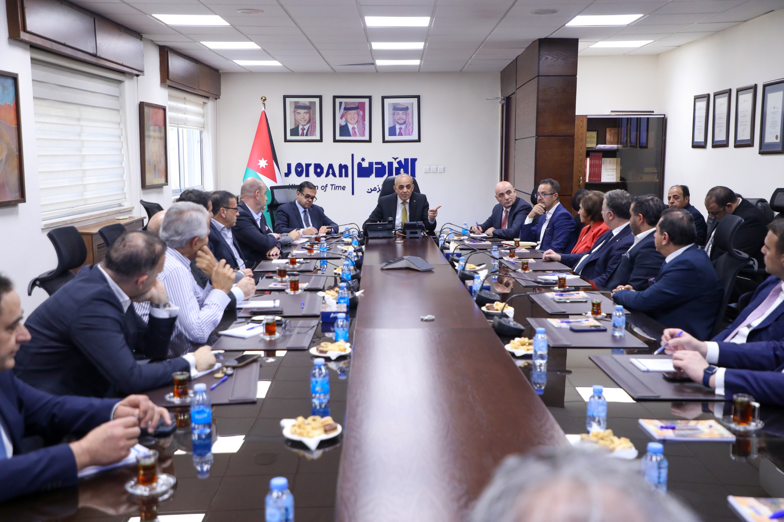 وزير السياحة والآثار يلتقي مديري فنادق الخمس نجوم