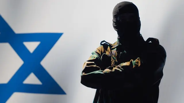 صورة حول : الموساد يعلن عن كشفه شبكة ارهابية وإطاحته بمخطط عالمي الموساد يعلن عن كشفه شبكة ارهابية وإطاحته بمخطط عالمي