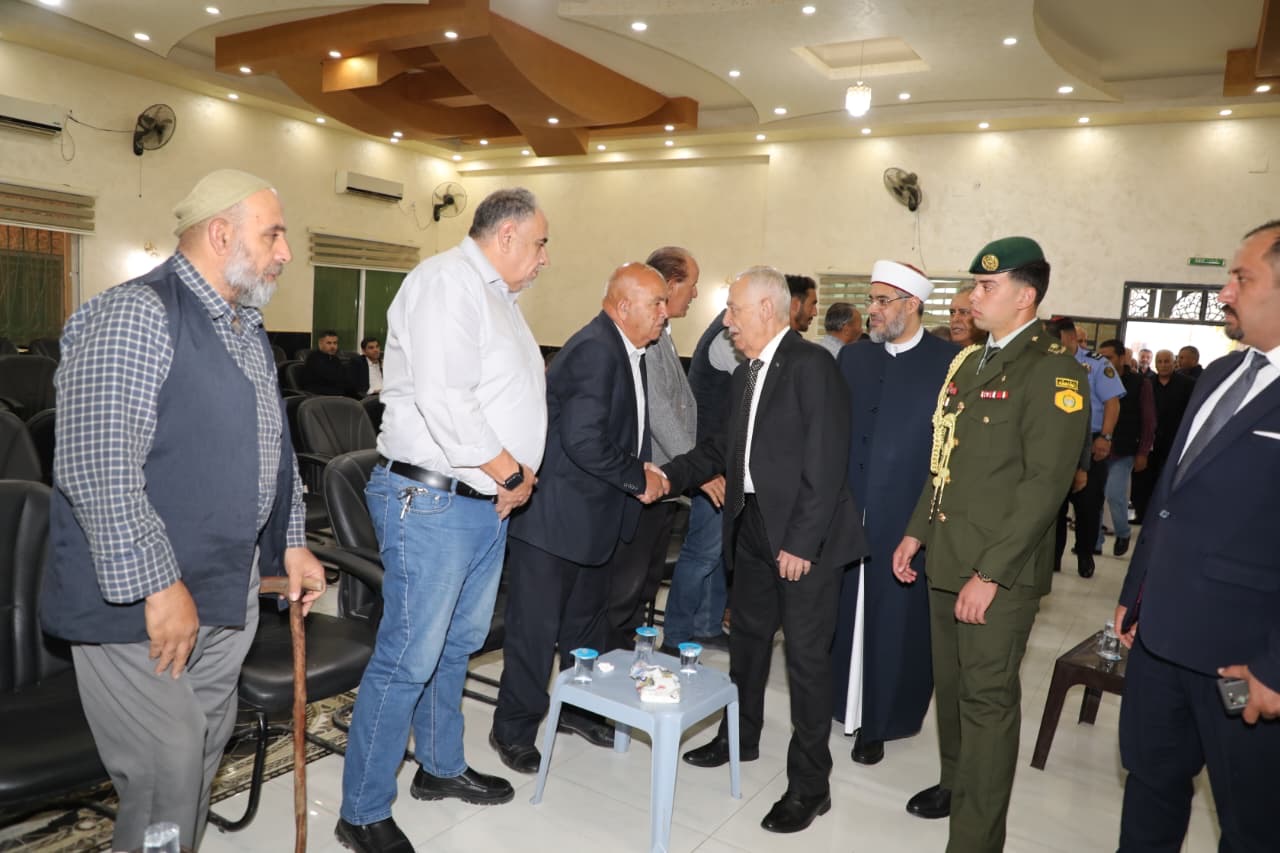 *مندوبا عن الملك وولي العهد. العيسوي يعزي آل فراج وعشيرة النوافعة*