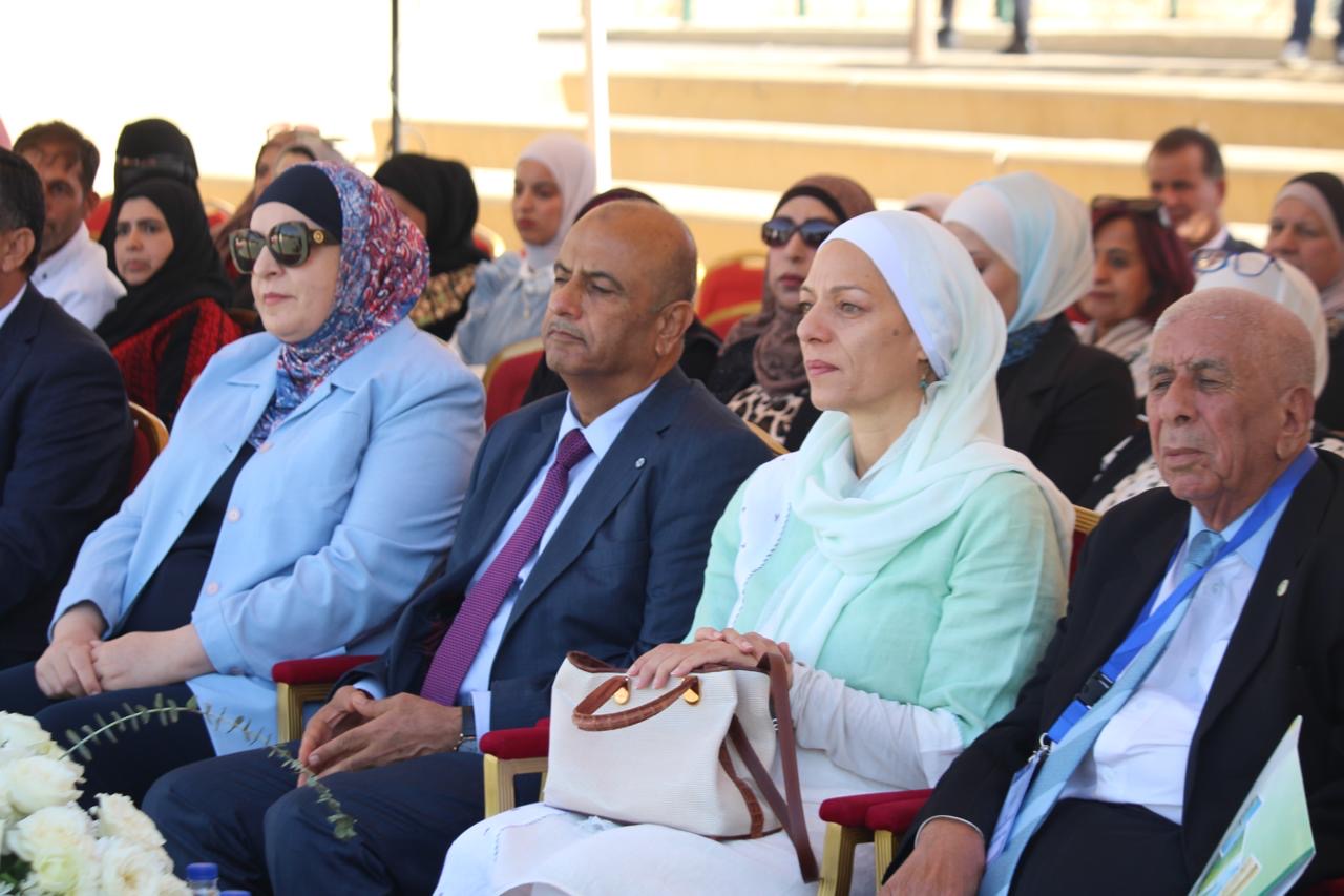 الأميرة بسمة بنت علي تفتتح بازار المزارع في حدائق الملك عبدالله الثاني .. فيديو وصور