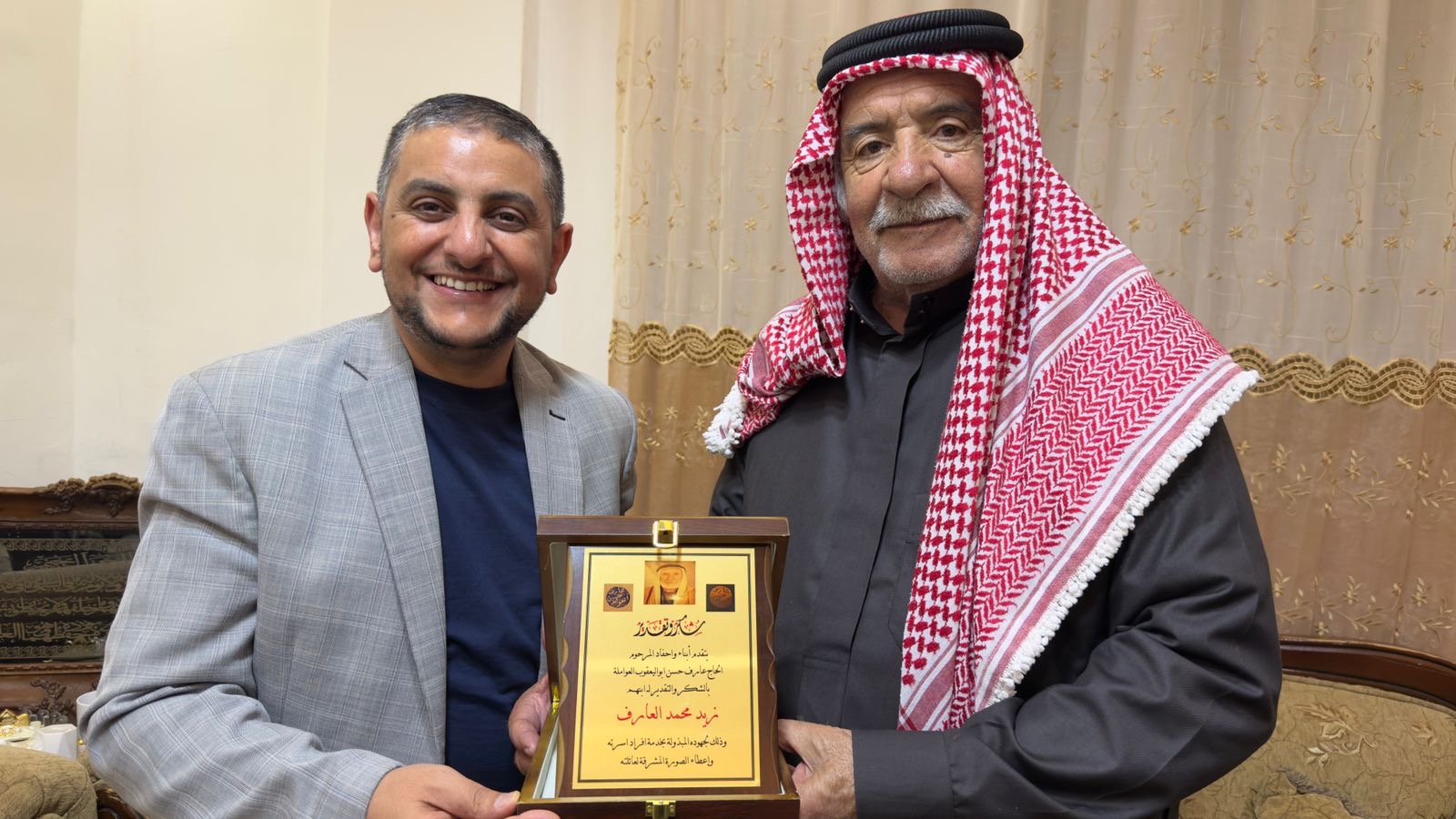 العوامله يُكرمون ابنَهم زيد العوامله إشادةً بإنجازاته المحلية والدولية المشرفة