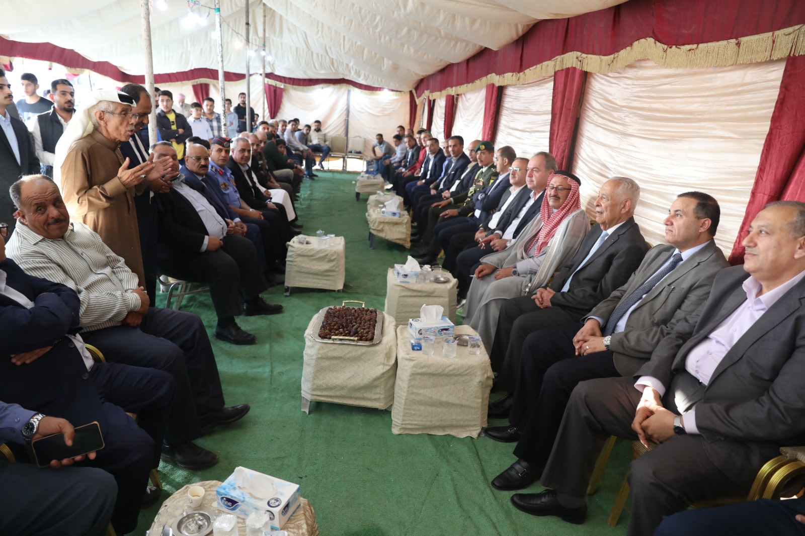 مندوبا عن الملك وولي العهد. العيسوي يعزي المشاقبة والهقيش والحباشنة