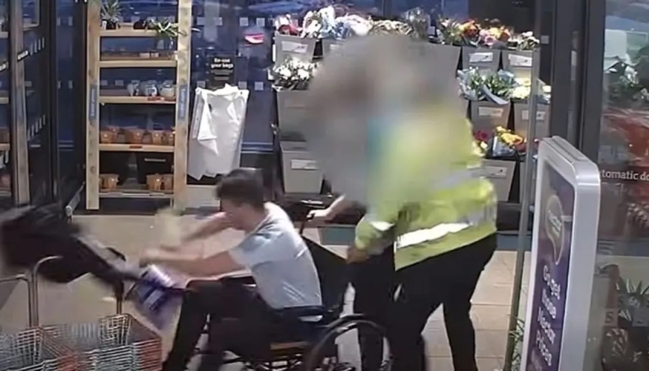 صورة حول : شاب يستخدم كرسي متحرك للسرقة ويُسجن ثلاث سنوات شاب يستخدم كرسي متحرك للسرقة ويُسجن ثلاث سنوات