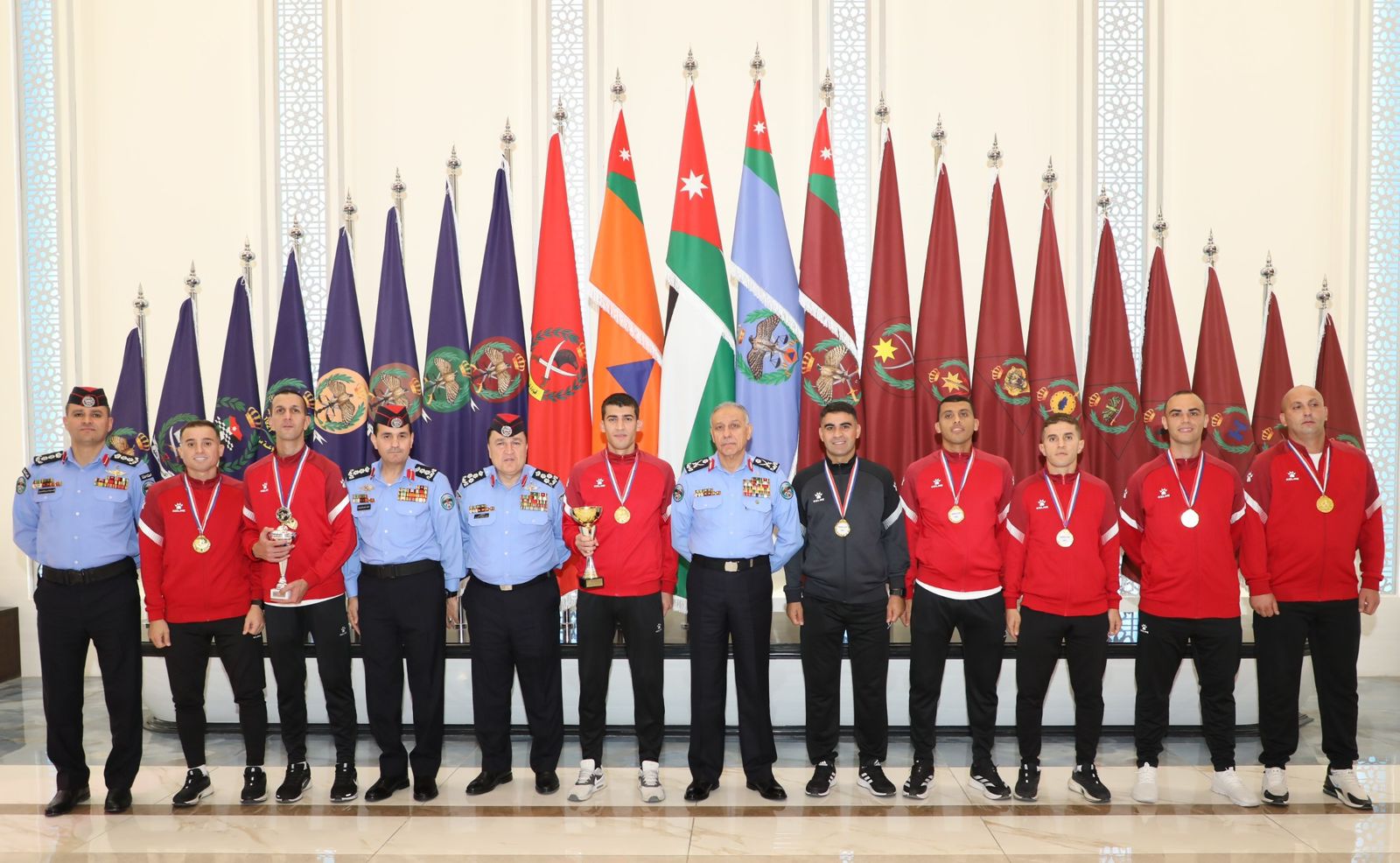 صورة حول : اللواء المعايطة يكرّم فريق الأمن العام المتوّج ببطولة العالم لخماسيات الشرطة لكرة القدم اللواء المعايطة يكرّم فريق الأمن العام المتوّج ببطولة العالم لخماسيات الشرطة لكرة القدم