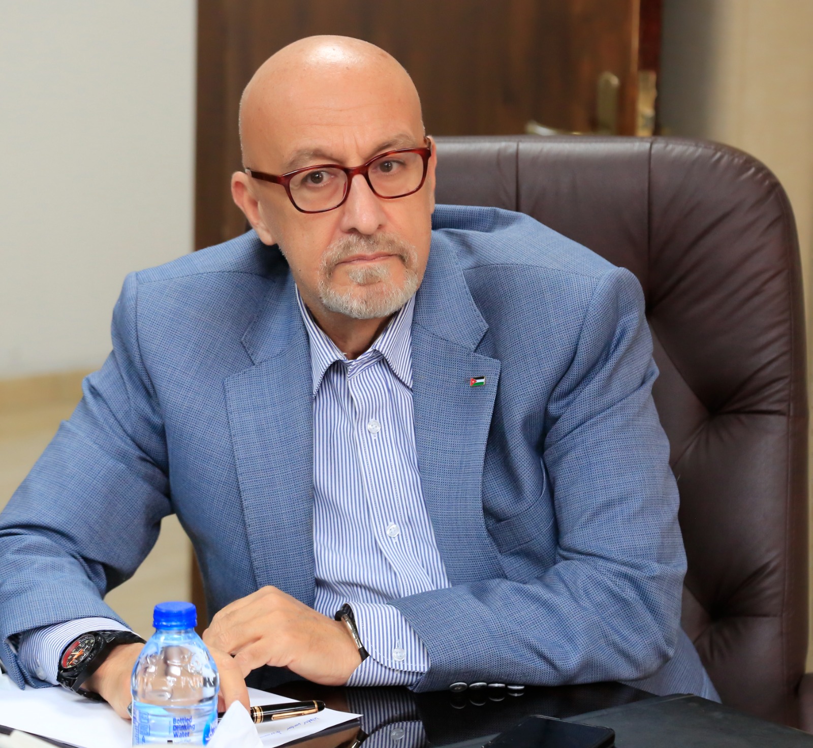 صورة حول : على طاولة وزير المياه والري على طاولة وزير المياه والري