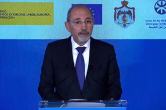 عاجل | الصفدي: الغزيون ما زالوا يعانون من نقص حاد في المساعدات الإنسانية