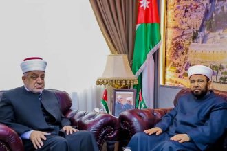 الأردن وفلسطين يبحثان تعزيز التعاون في شؤون الحج