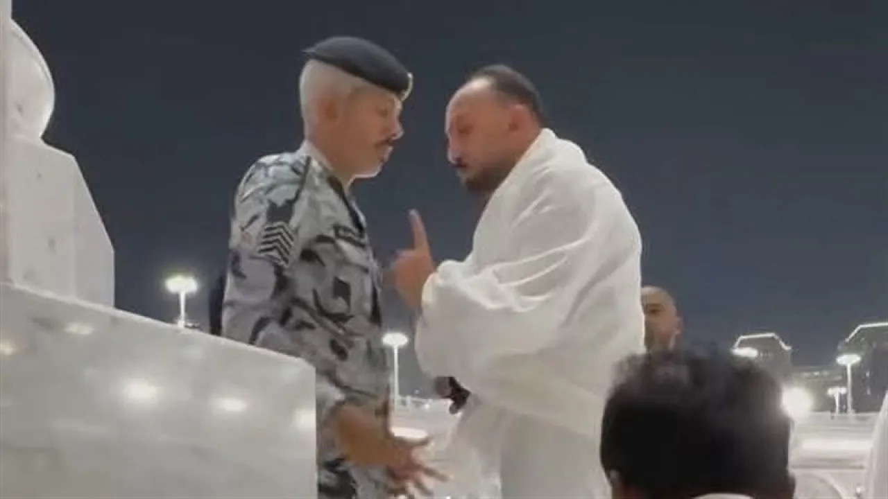 صورة حول : المعتمر يكشف ملابسات مشاجرة الحرم المكي المعتمر يكشف ملابسات مشاجرة الحرم المكي
