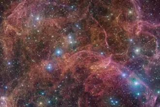 علماء يرصدون انفجار نجم ضخم بشكل يشبه الزيتون