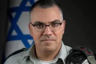 أفيخاي أدرعي يطمئن المتابعين بعد أنباء تقاعده المحتمل