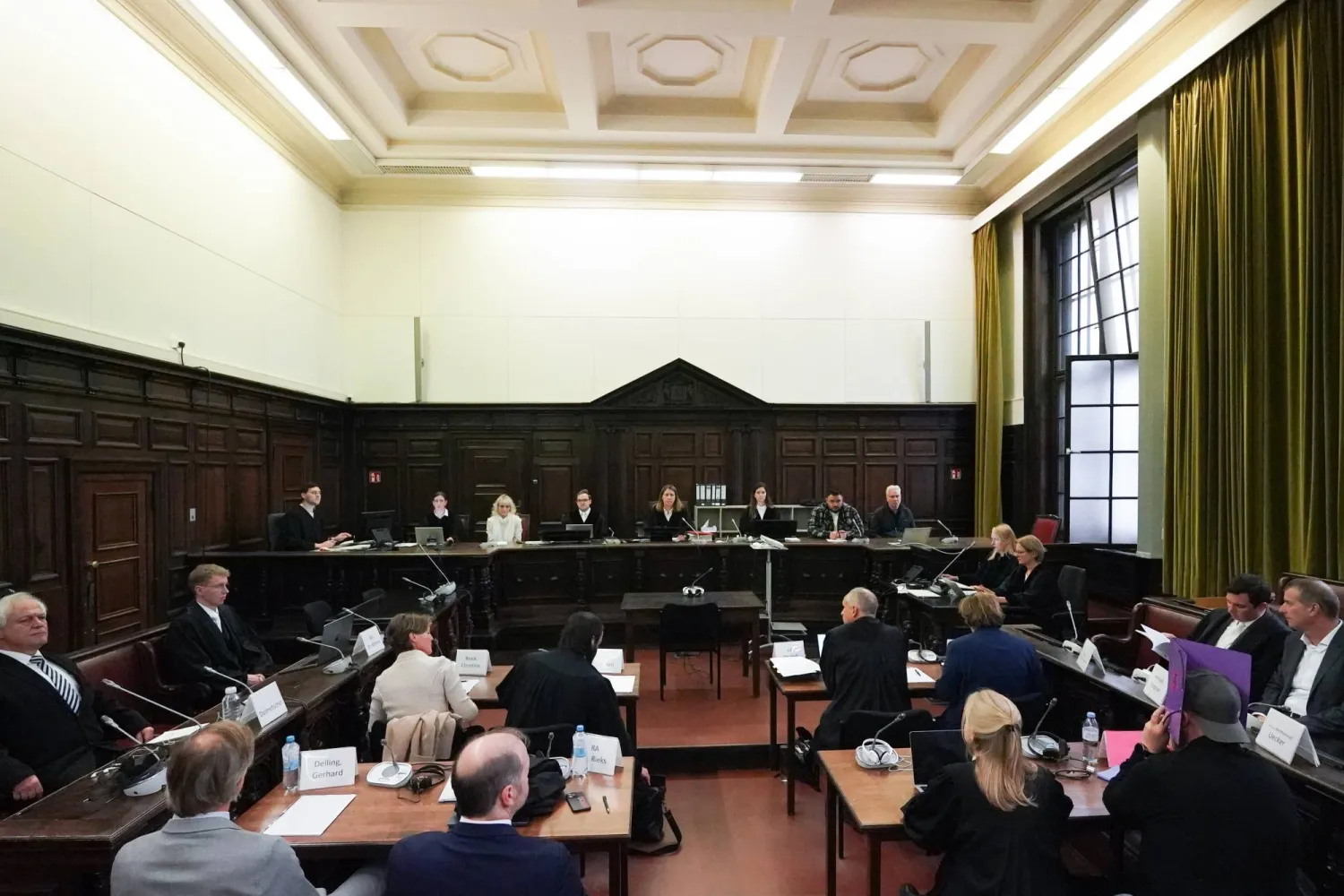 صورة حول : ألمانيا تبدأ محاكمة 5 رجال متهمين بارتكاب جرائم حرب في سوريا ألمانيا تبدأ محاكمة 5 رجال متهمين بارتكاب جرائم حرب في سوريا