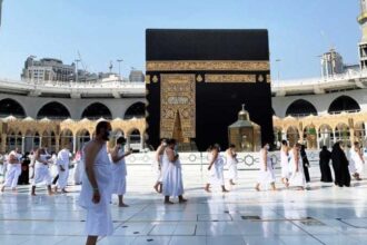 معتمر هندي يفقد 18 من أسرته بحادث مروع