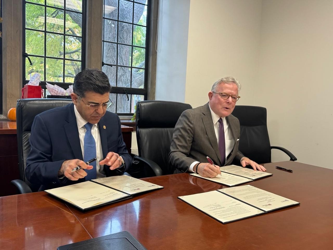  العلوم والتكنولوجيا توقع اتفاقيات تعاون مع جامعة تمبل الأميركية