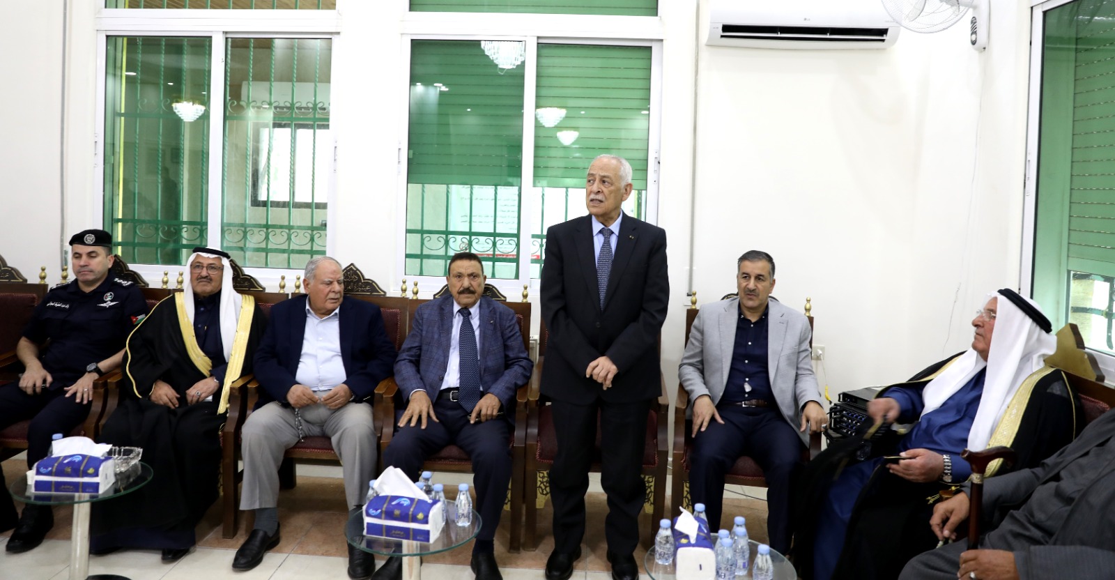 *مندوبا عن الملك وولي العهد. العيسوي يعزي عشيرتي الفاعوري والمبيضين*