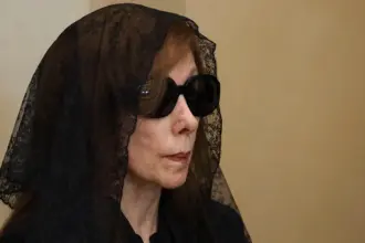 فيروز تحتفل بعيد ميلادهاال90 بحزن شديد