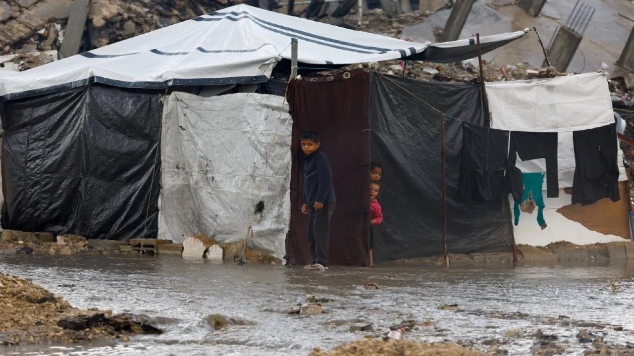 الأونروا تحذر: آلاف النازحين في غزة يواجهون مخاطر الشتاء