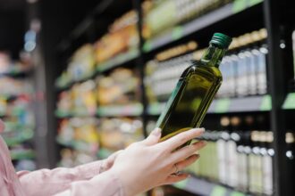 وزارة الزراعة تبدأ ترخيص استيراد زيت الزيتون لسد العجز في السوق