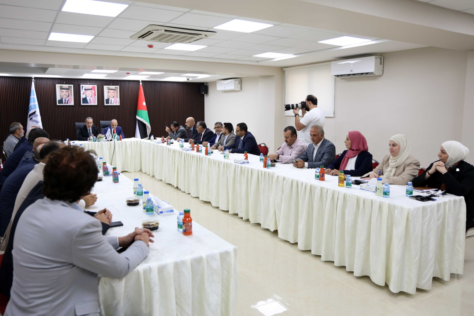 مذكرة تفاهم لتقديم تسهيلات لترخيص الأبنية القائمة في المحافظات