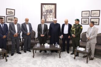 *مندوبا عن الملك وولي العهد… العيسوي يعزي عشيرتي القعقاع والقرعان*