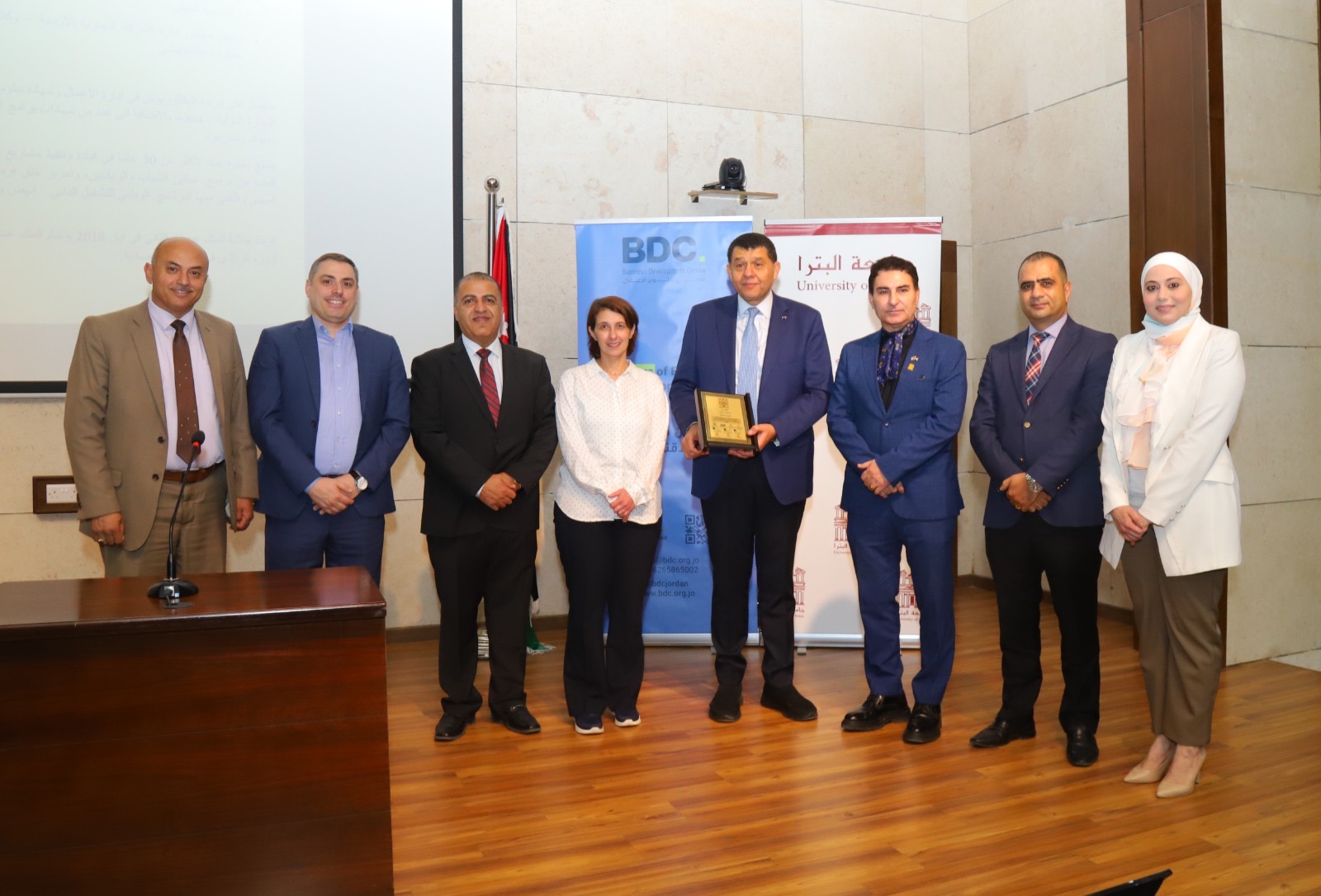 صورة حول : استيتية في محاضرة بجامعة البترا: المهارة والسلوكيات رأس المال الحقيقي للنجاح استيتية في محاضرة بجامعة البترا: المهارة والسلوكيات رأس المال الحقيقي للنجاح