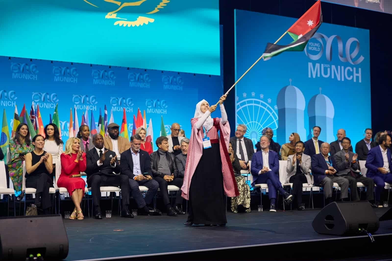 خريجة من الجامعة الهاشمية تمثل الأردن في قمة "عالم شاب واحد" في ميونخ