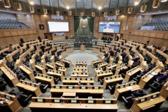 سليحات يبدأ مناقشات موازنة 2026 ويركز على النفقات والإيرادات