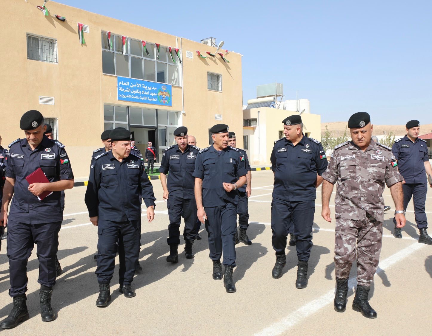 صورة حول : مدير الأمن العام يفتتح معهد إعداد وتأهيل الشرطة – سواقة التابع لاكاديمية الشرطة الملكية مدير الأمن العام يفتتح معهد إعداد وتأهيل الشرطة – سواقة التابع لاكاديمية الشرطة الملكية