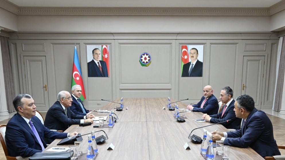 وزير الصناعة الأردني يبحث تعزيز التعاون الاقتصادي مع أذربيجان