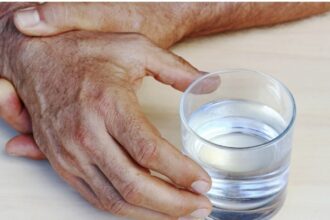 هل شرب الماء يومياً يقيك من النقرس وحصوات الكلى؟