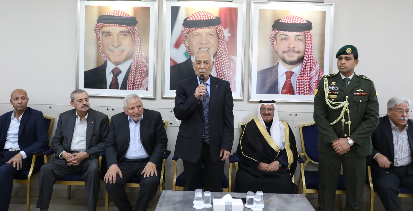 *مندوبا عن الملك وولي العهد. العيسوي يعزي عشيرتي الفاعوري والمبيضين*